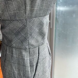 Banana Republic Black and Gray Houndstooth Skirt